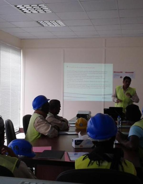 Flagman Safety Training- Construction Company_05